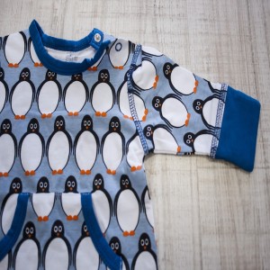 Pelele para bebé con pingüinos y bolsillos -- PVP 28€ Pelele para bebé con pingüinos y bolsillos!