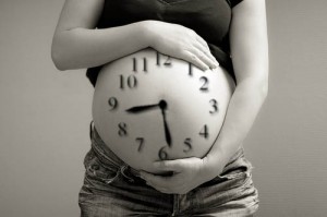 foto embarazada con reloj