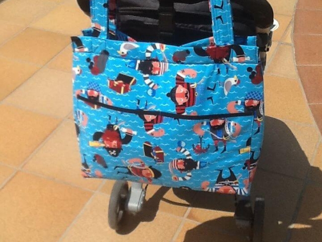Bolso tipo panera con dibujos de piratas