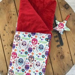 arrullo-bebe-calaveras-blanco-01