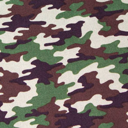 Tela con los colores tipicos de la ropa militar de camuflage. Es un tejido muy divertido para usar en bolsos y capotas.